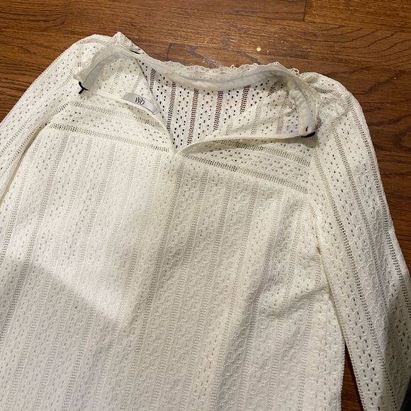 Q&A**Long Sleeve Lace Shift Dress**Small $229 - Picture 7 of 8